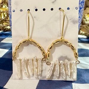 Arch Pearl Earrings